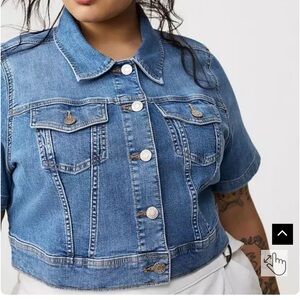 Cropped denim trucker jacket
